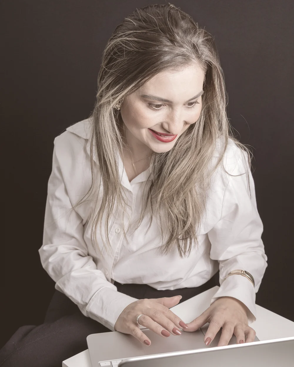 Letícia respondendo às mensagens da Beauty Elite